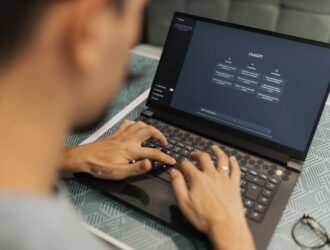 How AI Search Works: A Beginner Guide to AEO Topic Clusters
